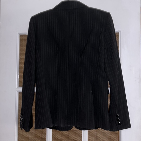 Beautiful Pin Striped Blazer EUC - Picture 4 of 10